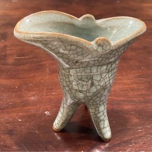 ANTIQUE CHINESE CELADON CRACKLE GLAZED PORCELAIN JUE LIBATION CUP